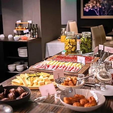 Plaza Hotel 4*