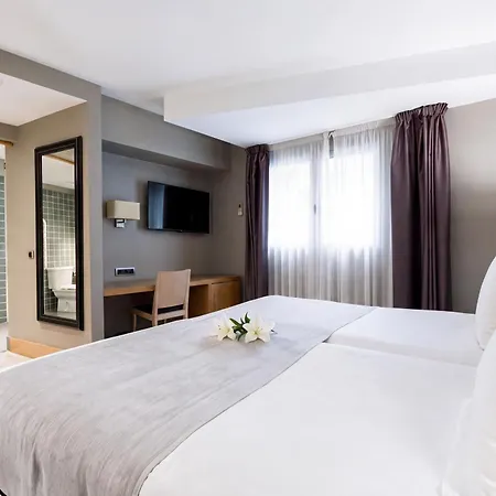 Plaza Hotel 4*
