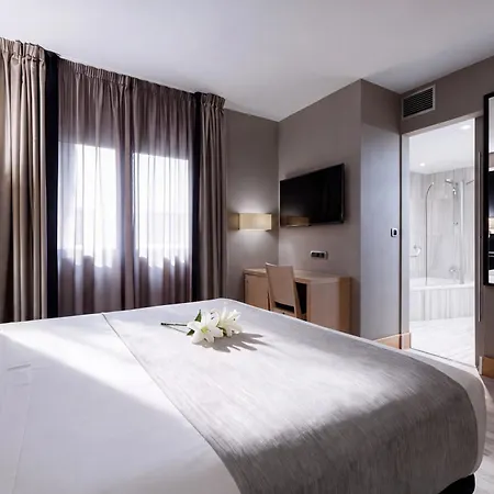 Plaza Hotel 4*